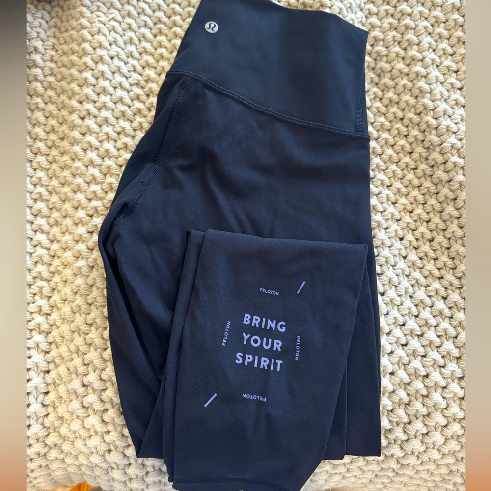 Like new Lululemon/Peloton leggings size 6